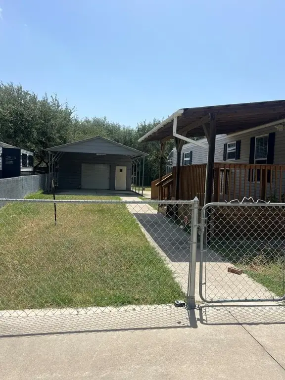 1008 N Fuqua Street, Rockport, TX 78382 - Image #2