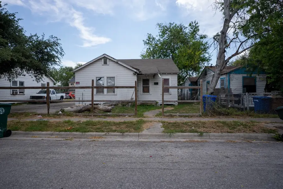 1322 S Alameda St, Corpus Christi, TX 78404 - Image #2