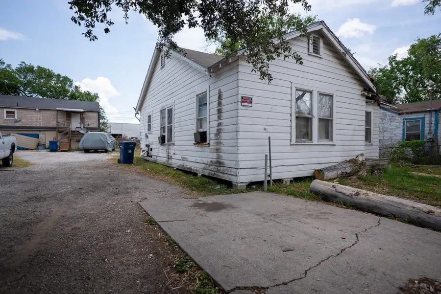 1322 S Alameda St, Corpus Christi, TX 78404 - Image #3