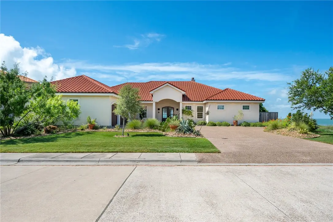 112 Baypoint Drive, Portland, TX 78374 - Image #1