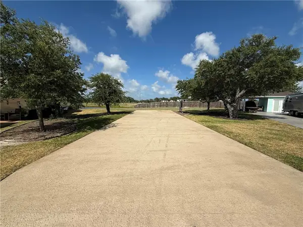 5 Augusta Circle, Aransas Pass, TX 78336