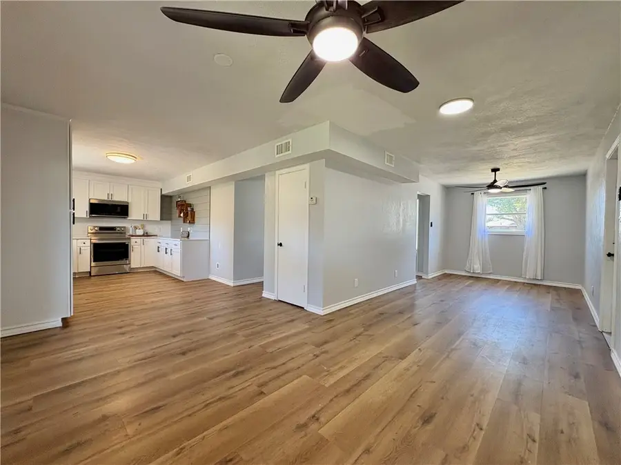 221 Ghent Place, Portland, TX 78374 - Image #3