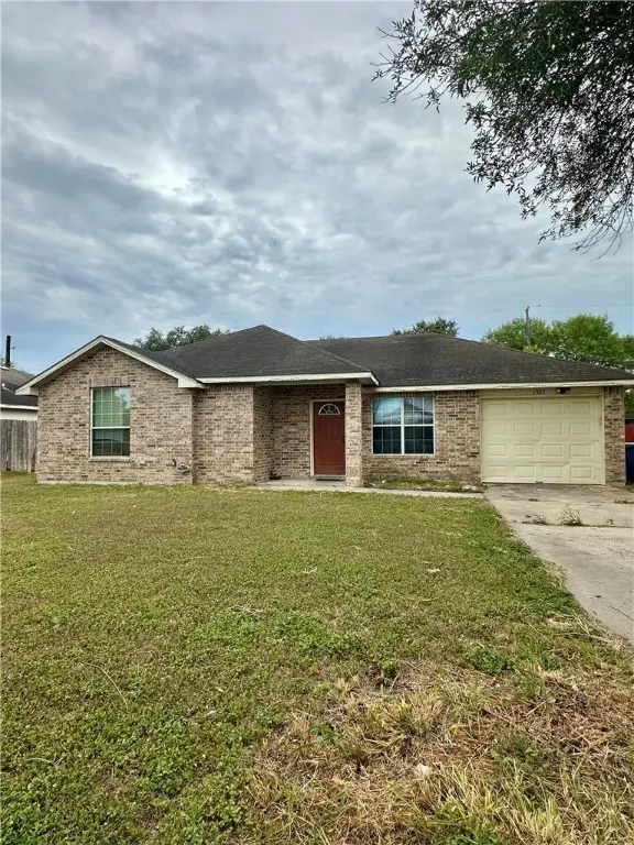 1303 E Hancock Street, Beeville, TX 78102 - Image #2