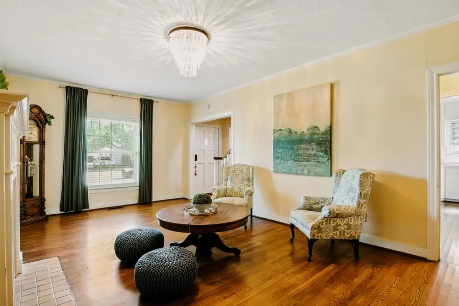 909 E Market Street, Sinton, TX 78387 - Image #2