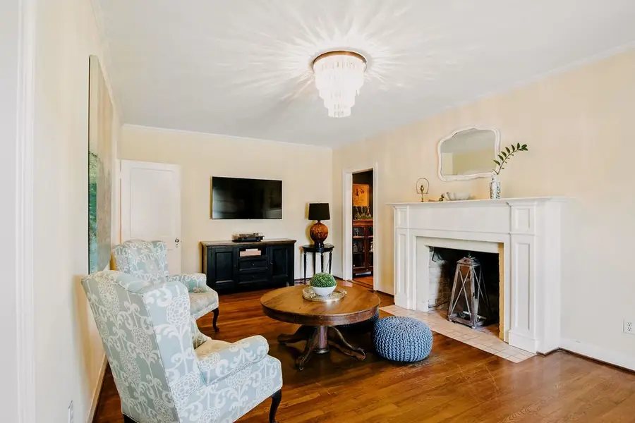 909 E Market Street, Sinton, TX 78387 - Image #3