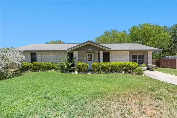1304 Amy Street, George West, TX 78022
