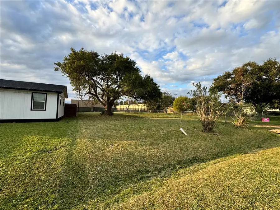 1210 Baywood, Corpus Christi, TX 78418 - Image #2