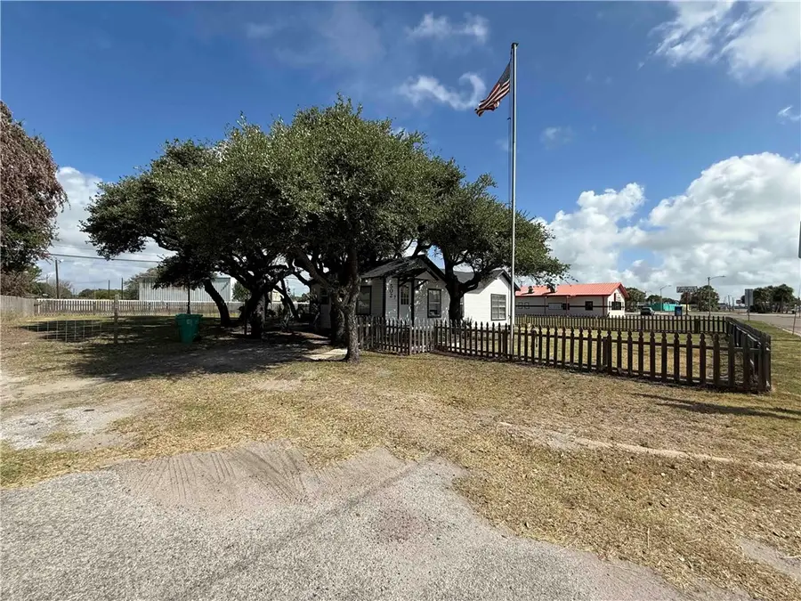 502 N Commercial Street, Aransas Pass, TX 78336 - Image #3