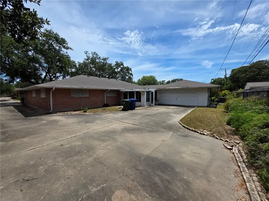 526 Meadowbrook Drive, Corpus Christi, TX 78412 - Image #3