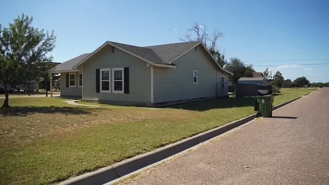 210 E Clayton Street, Hebbronville, TX 78361 - Image #3