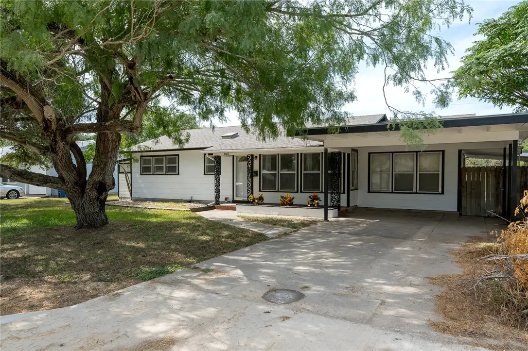 501 W Fannin Street, Refugio, TX 78377 - Image #1