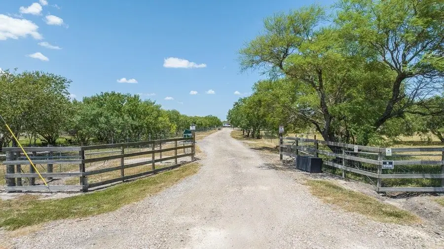 9223 County Road 2249, Sinton, TX 78387 - Image #2