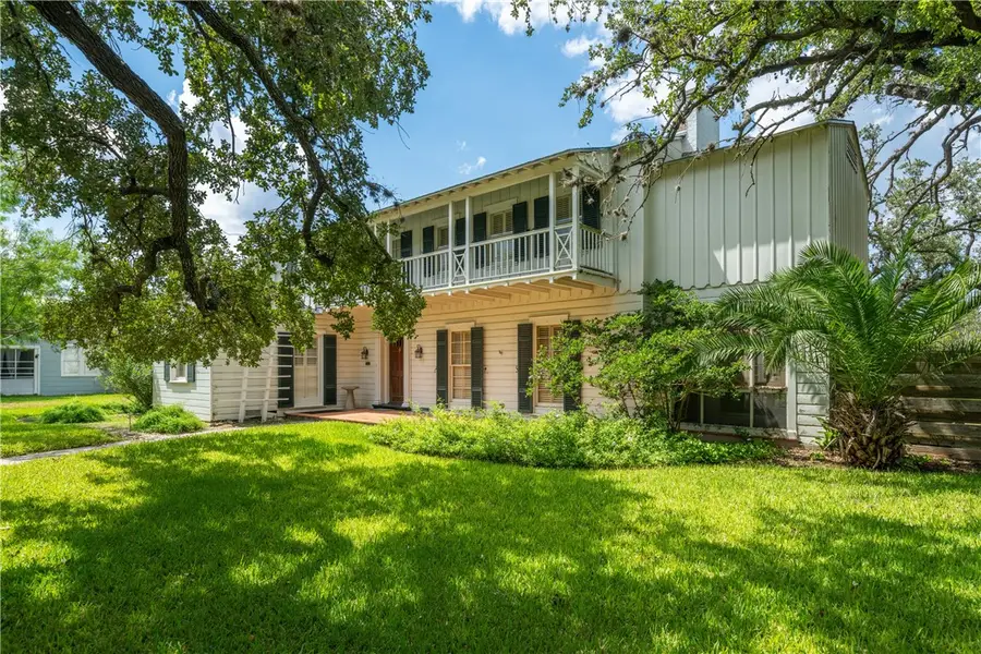 722 W Lee Avenue, Kingsville, TX 78363 - Image #2