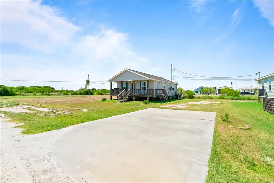274 Post Oak Ln, Rockport, TX 78382 - Image #2