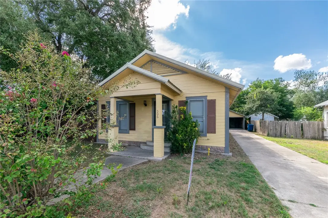 506 E Bowie Street, Beeville, TX 78102 - #1