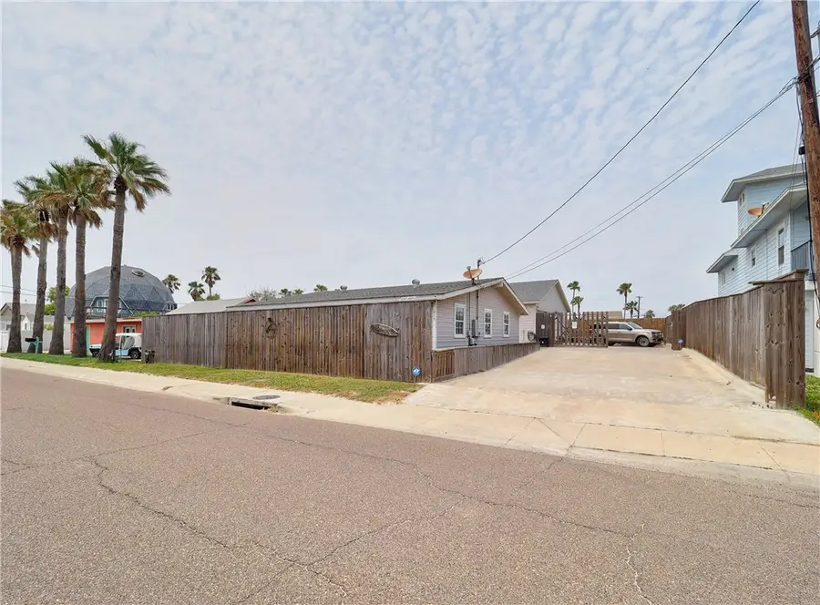 419 E Cotter Avenue, Port Aransas, TX 78373 - Image #2