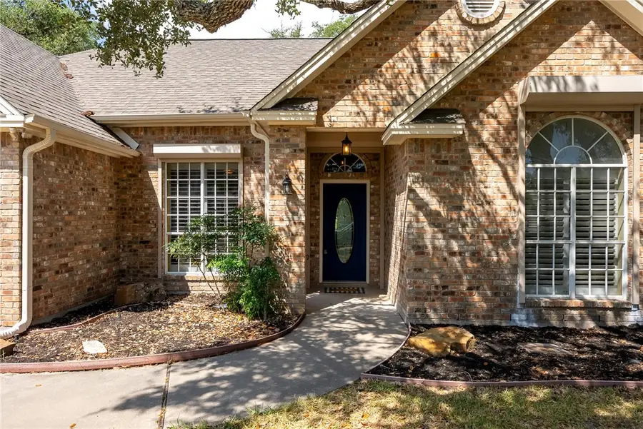 302 Cherry Hills Drive, Rockport, TX 78382 - Image #3