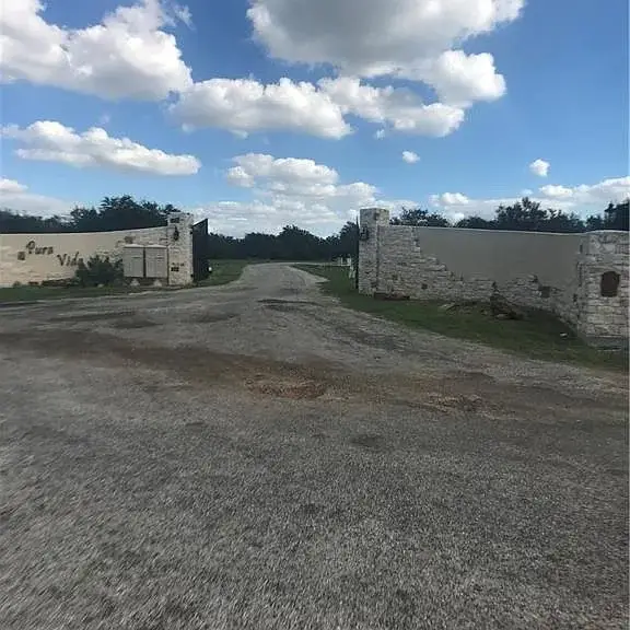 24 Pura Vida, Inez, TX 77968