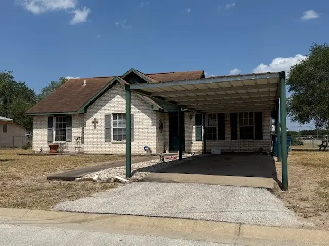1800 Hackberry Street, Three Rivers, TX 78071 - Image #2
