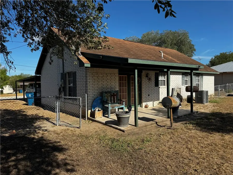 1800 Hackberry Street, Three Rivers, TX 78071 - Image #3