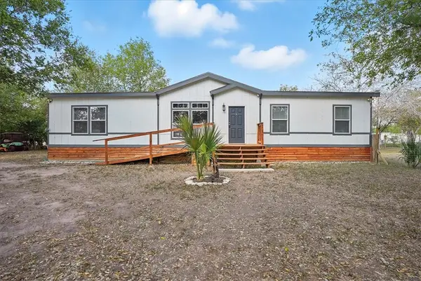 1004 Catholic Cemetery, George West, TX 78022