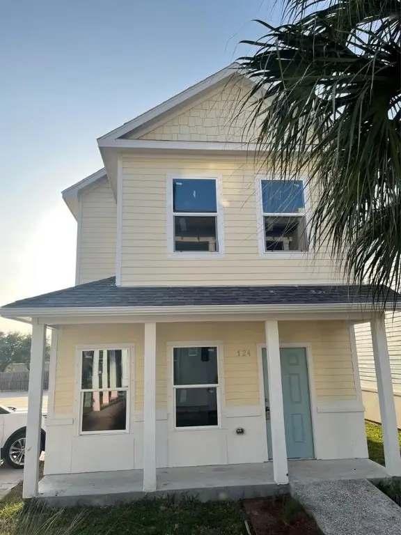 124 Lavaca, Rockport, TX 78382