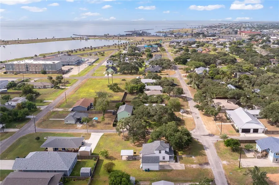 1104 N Allen Street, Rockport, TX 78382 - Image #2