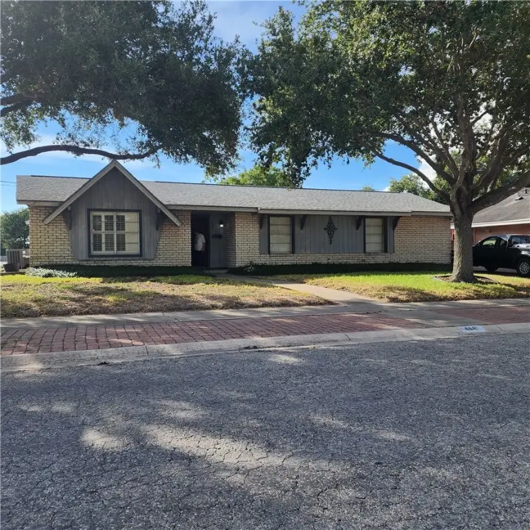 4441 Dolphin Place, Corpus Christi, TX 78411 - Image #1