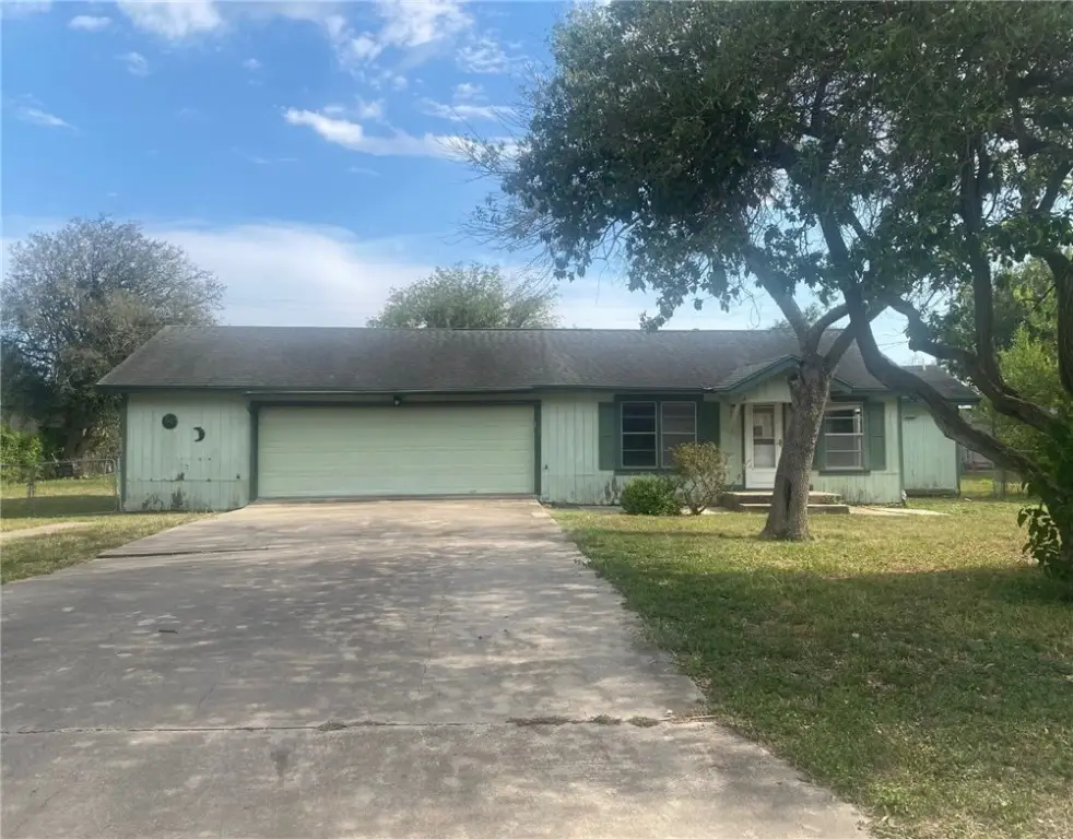 813 E Yoakum Avenue, Kingsville, TX 78363 - Image #1