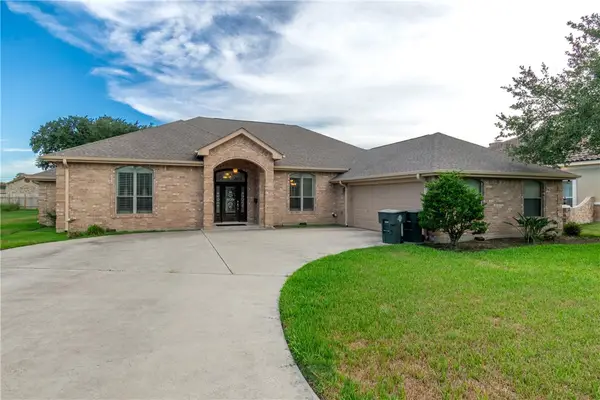 1904 Santa Rosa Drive, Alice, TX 78332