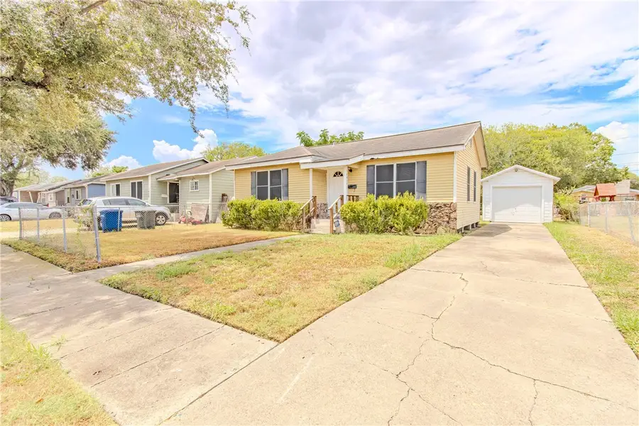 4325 Kirkwood Drive, Corpus Christi, TX 78411 - Image #2