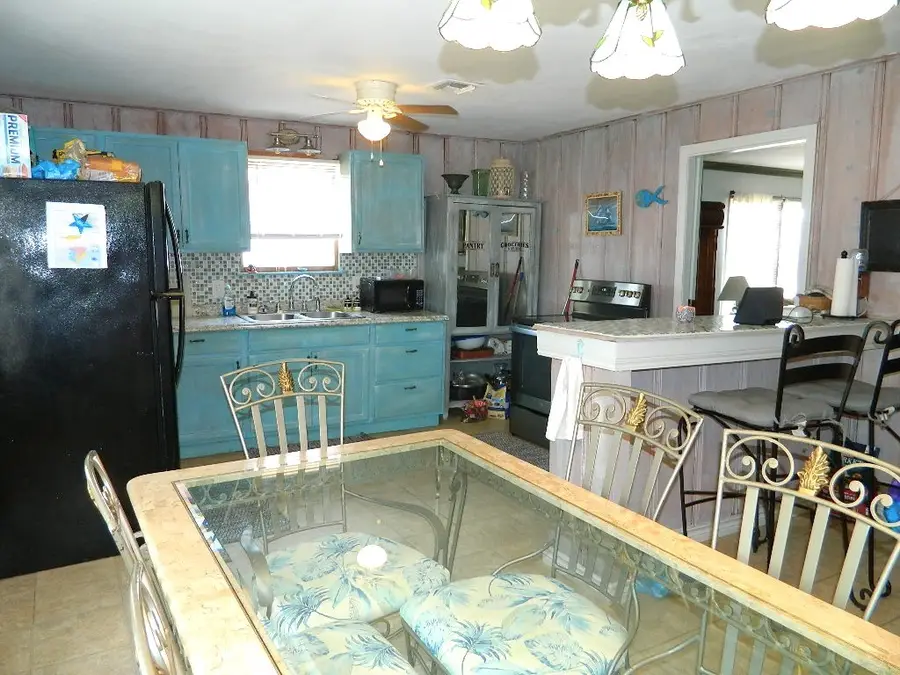 320 S Lamont Street, Aransas Pass, TX 78336 - Image #3