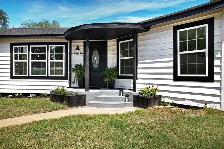 825 E Market Street, Sinton, TX 78387 - Image #3