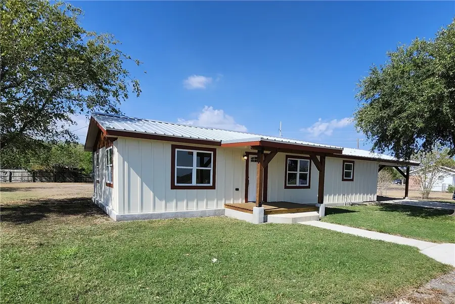 305 E Soyars Avenue, Orange Grove, TX 78372 - Image #2