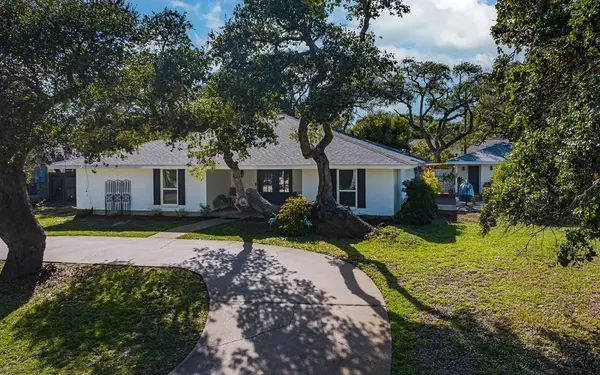 2011 Cochran Ln, Rockport, TX 78382