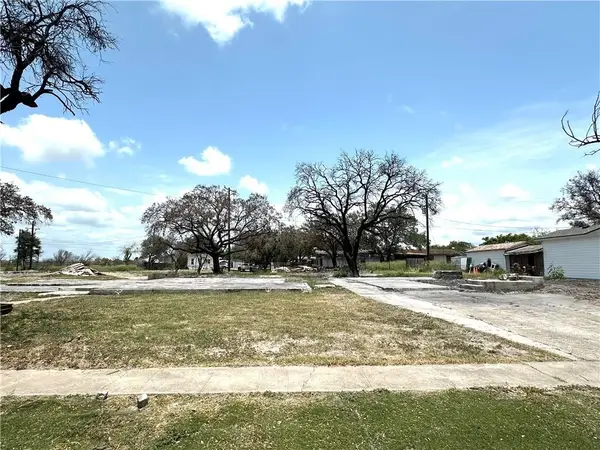 821 Hamilton Street, Sinton, TX 78387