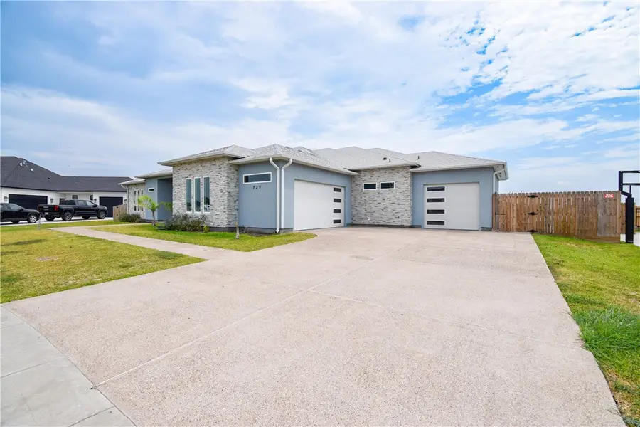 729 Battle Creek Drive, Corpus Christi, TX 78415 - Image #2