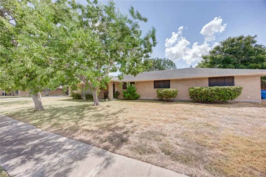 733 Bradshaw Drive, Corpus Christi, TX 78412 - Image #3