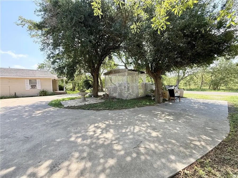 1006 Touchstone, Sinton, TX 78387 - Image #2