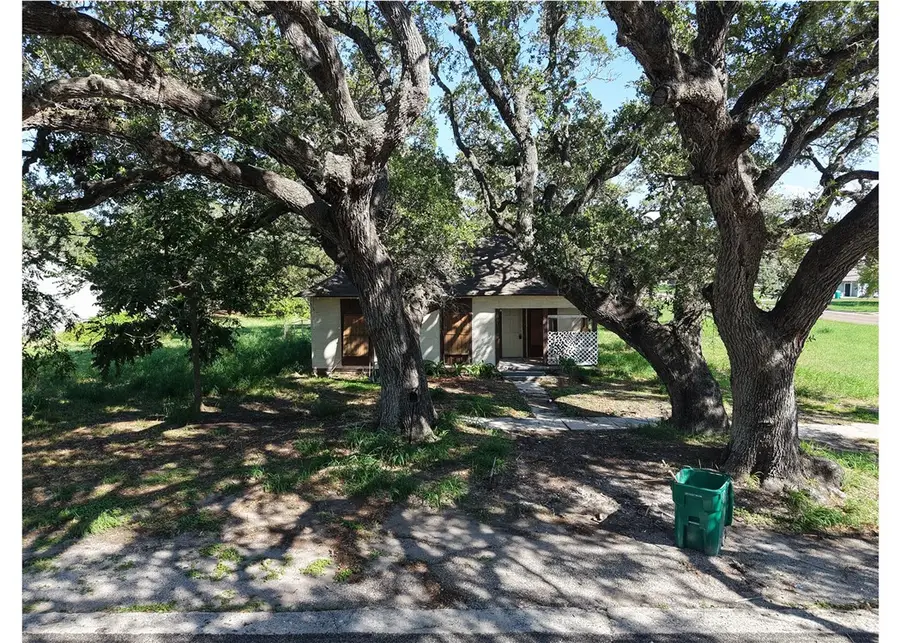 1051 S Whitney Street, Aransas Pass, TX 78336 - Image #2