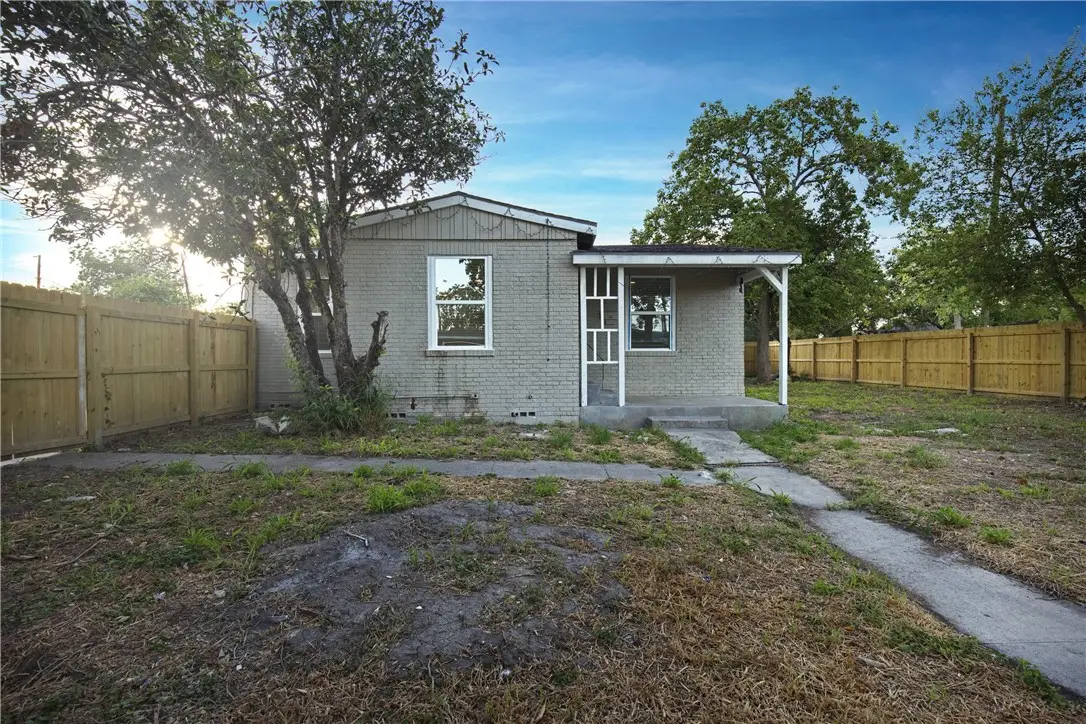 337 W Vanderbilt Drive, Corpus Christi, TX 78415 - Image #1