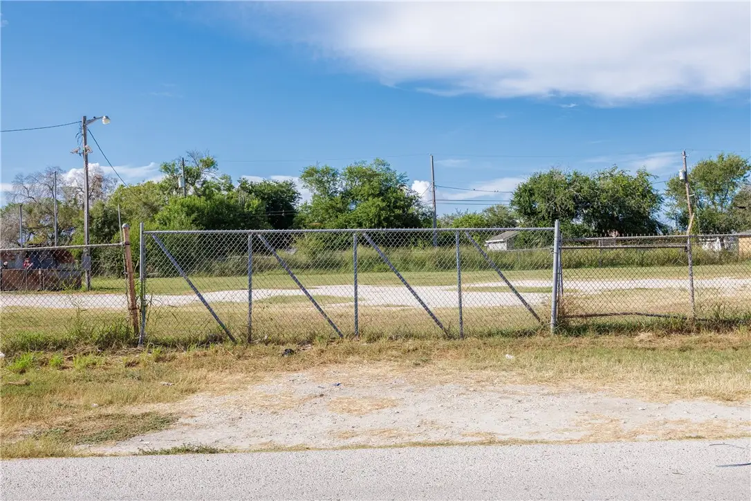 0 Avenue B W, Robstown, TX 78380 - Image #1