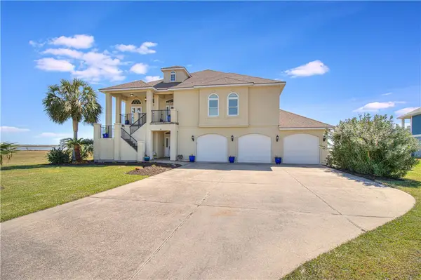 20 Southpointe Circle, Rockport, TX 78382