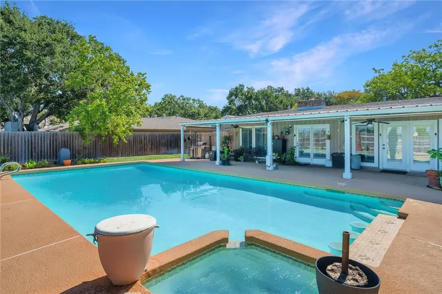 53 Camden Pl, Corpus Christi, TX 78412 - Image #2