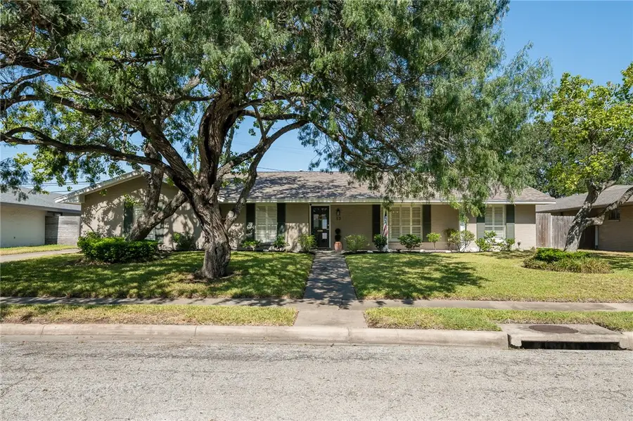 53 Camden Pl, Corpus Christi, TX 78412 - Image #3