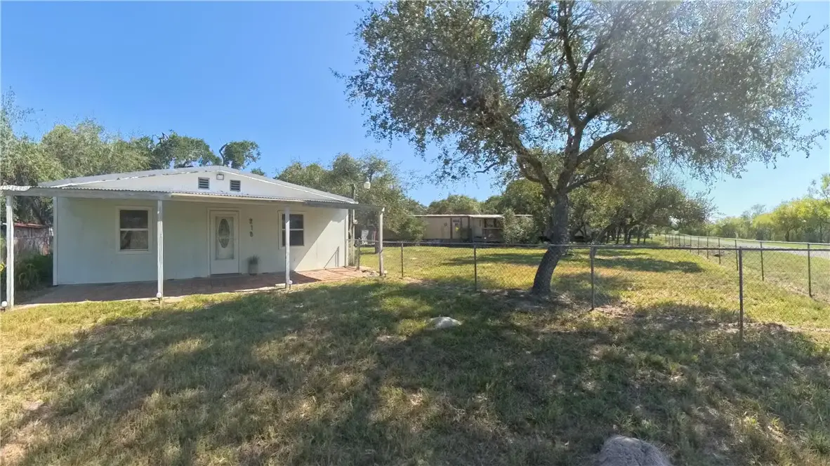 219 Lakeview Drive, Rockport, TX 78382 - Image #1