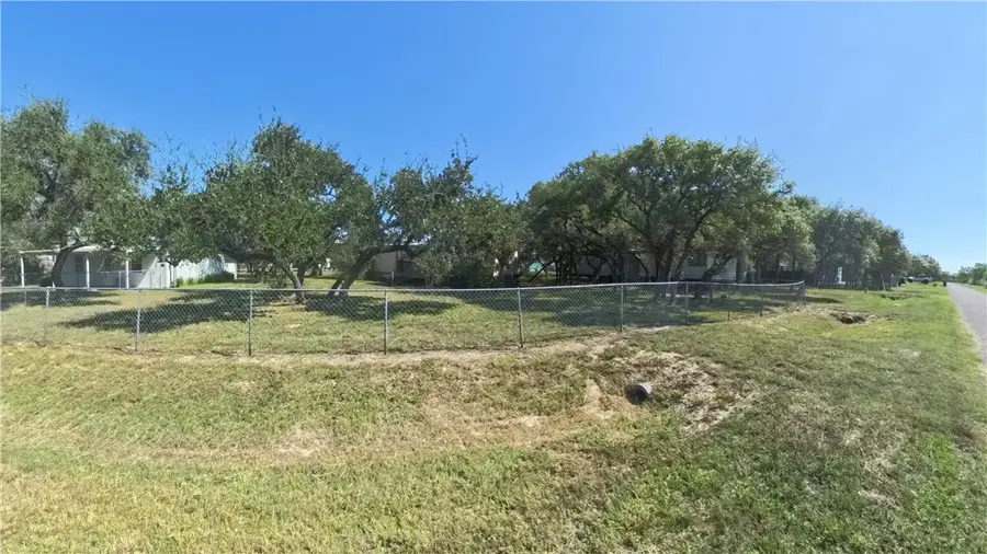 219 Lakeview Drive, Rockport, TX 78382 - Image #2