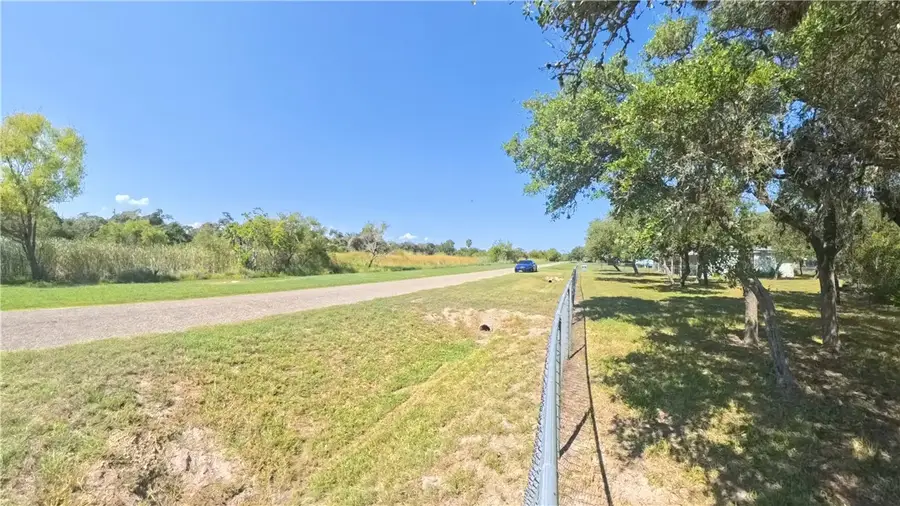 219 Lakeview Drive, Rockport, TX 78382 - Image #3