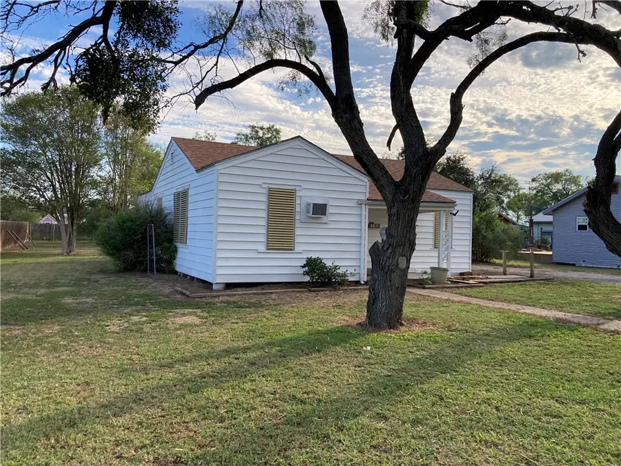 106 W 6th Street, Bishop, TX 78343 - Image #3