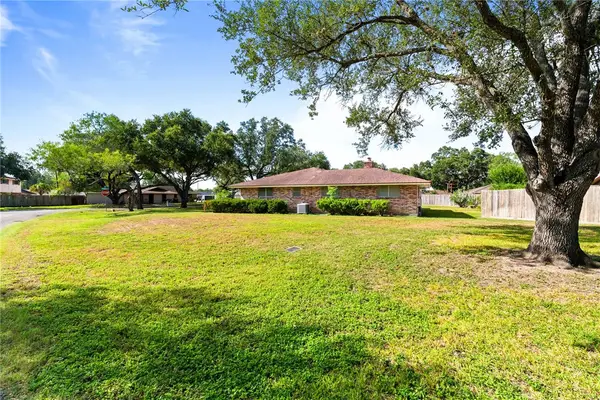 11101 Birdwood Lane, Corpus Christi, TX 78410